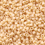 Miyuki Perlen delica's 11/0 Opaque pear yellow DB-1131