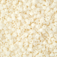 Miyuki Perlen delica's 15/0 Opaque Bisque White DBS1491