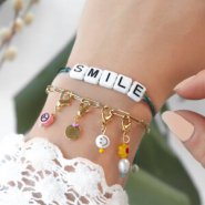 Schmucksets Modische Anhänger mit Acrylperlen und Regenbogen-Nietstiften entwerfen 