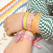 Schmucksets Schmuckinspirationen zu Bändern mit individuellen Textdesigns