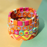 Schmucksets Mit Tile-Beads Armbänder für eine Sommerkollektion entwerfen