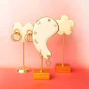 Schmucksets Schmuck an zierlichen Aufstellern präsentieren!