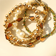 Schmucksets Glasperlen, die mit einzigartigen Formen und Farben inspirieren