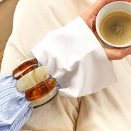 Schmucksets Armreifen, -bänder, -spangen in Szene setzen  