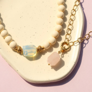 Schmucksets Charaktervolle Schmuckkollektion entstehen mit Naturstein-Perlen und Anhängern