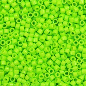 Miyuki Perlen delica's 11/0 Duracoat opaque dyed kiwi green DB-2121