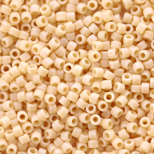 Miyuki Perlen delica's 11/0 Opaque pear yellow DB-1131