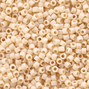 Miyuki Perlen delica's 11/0 Opaque matte antique beige DB-353
