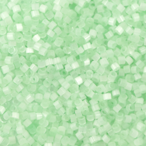 Miyuki Perlen delica's 11/0 Silk satin mint green DB-828