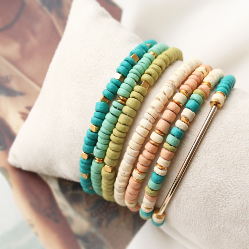 Machen Sie Schmuck aus Kokos Disc Perlen wie folgt: