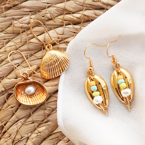 Sie machen diesen Schmuck mit dem beliebten DQ Metall: