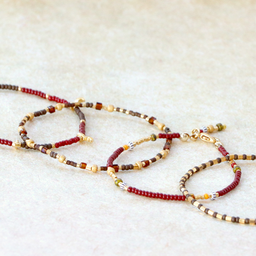 Mit Miyuki Perlen k&ouml;nnen Sie diese trendigen Armb&auml;nder herstellen: