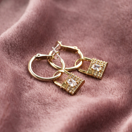 Sie k&ouml;nnen diesen trendigen Schmuck mit den neuesten Schloss Anh&auml;ngern herstellen: