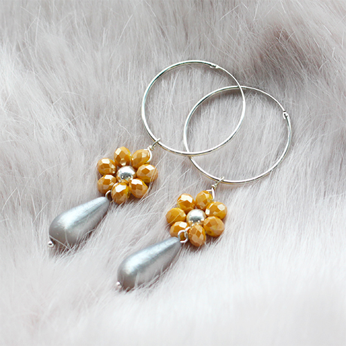 Ideen f&uuml;r das Design weiblicher Ohrringe und Ketten