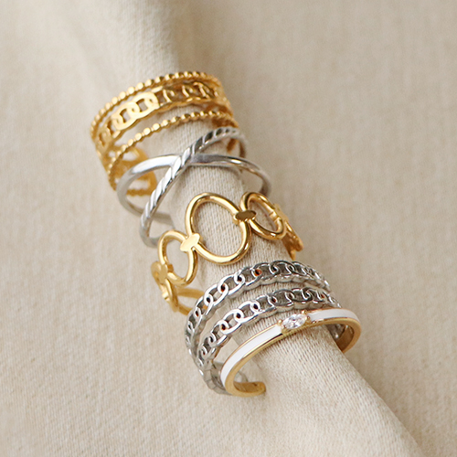 Interessante Ringe aus Edelstahl, leicht ausdrucksstark zu kombinieren.