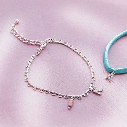 Schmuckdesigns mit Initialen-Anh&auml;ngern