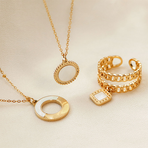 So designen Sie mit Edelstahlanh&auml;nger eine elegante Schmuckkollektion