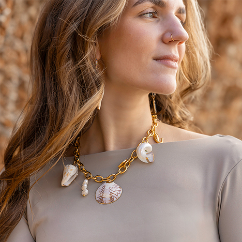 Kreativedesigns mit gro&szlig;en Muschel-Anh&auml;ngern