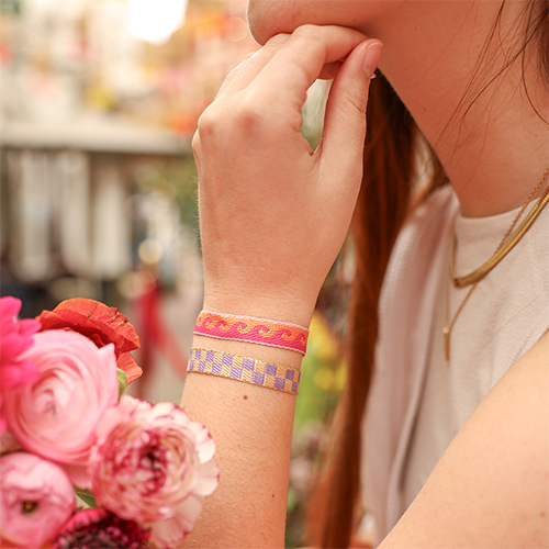 Kreativ Schmuck und Schmuckband an Schmuckkarten gestalten