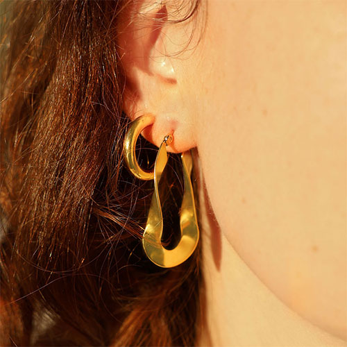 Stilvoll inszenieren: Edelstahl-Ohrringen