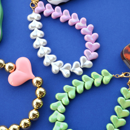 Kreativer Herzschmuck mit Acrylperlen 