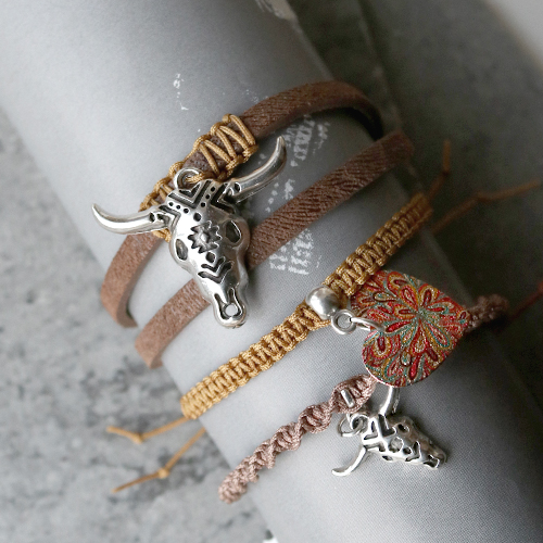 Faszinierender Schmuck mit unseren sch&ouml;nenDQ Leder B&uuml;ffelkopf Anh&auml;nger in einer neuen kleinen Gr&ouml;sse!