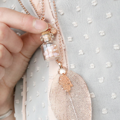 Musthave Schmuck und Accessoires mit Flaschen, Perlen, Blatt Anh&auml;ngern, Portemonnaies und Schl&uuml;sselanh&auml;ngern!