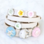 Armb&auml;nder und Schl&uuml;sselanh&auml;nger mit Anh&auml;nger und Cabochons und echten Blumen und Muscheln