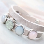 Stilvoller Schmuck mit unter anderem Polaris Elements Cabochons und Cuoio Armb&auml;ndern!