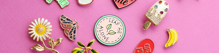 Neue Serie farbenfroher Broschen und Pins Neue Serie farbenfroher Broschen und Pins